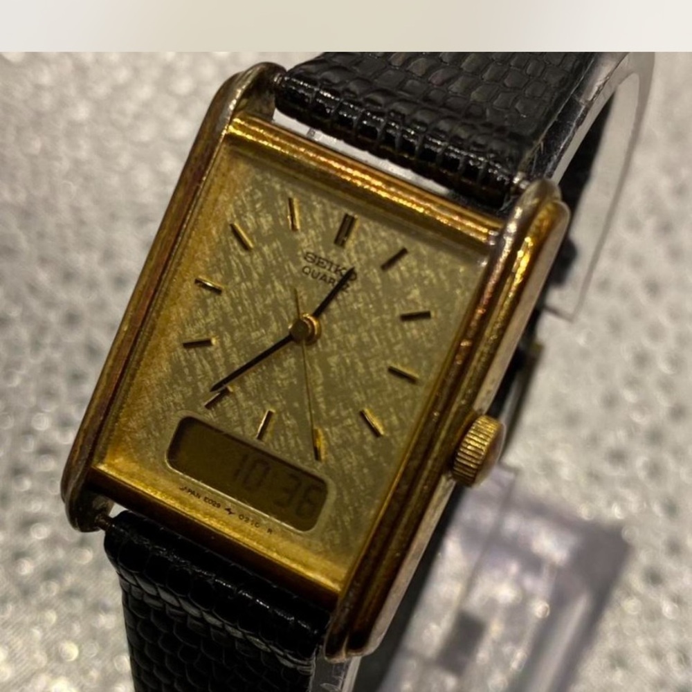 ^^^ Seiko *** Gold Dial Rectangular Watch / Black… - image 3